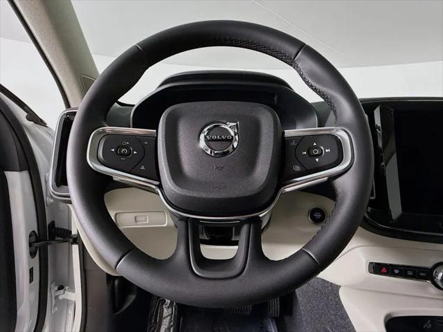 2026 Volvo XC40 Plus, B5 AWD Gas (mild hybrid), Dark