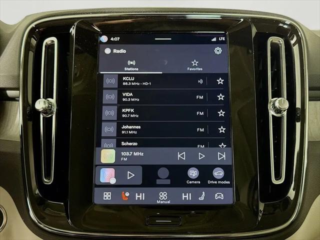 2026 Volvo XC40 Plus, B5 AWD Gas (mild hybrid), Dark