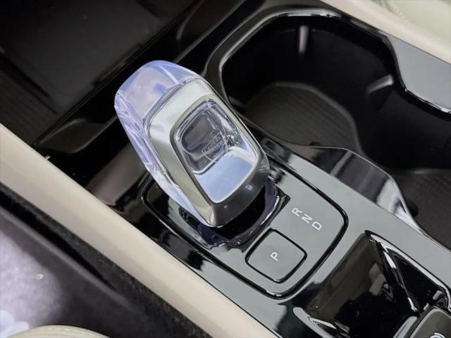 2026 Volvo XC40 Plus, B5 AWD Gas (mild hybrid), Dark