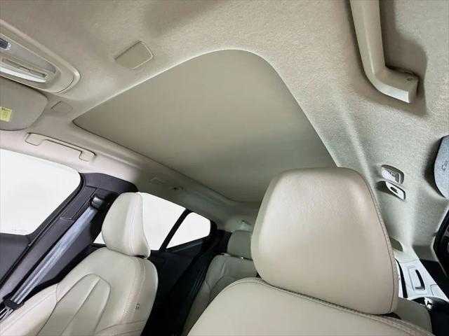 2026 Volvo XC40 Plus, B5 AWD Gas (mild hybrid), Dark
