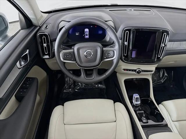 2026 Volvo XC40 Plus, B5 AWD Gas (mild hybrid), Dark