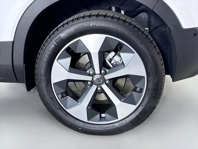 2026 Volvo XC40 Plus, B5 AWD Gas (mild hybrid), Dark