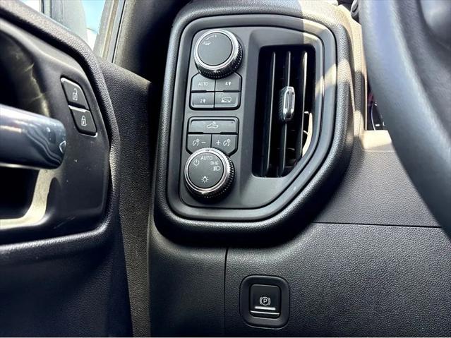 2023 GMC Sierra 1500 4WD Crew Cab Short Box Pro