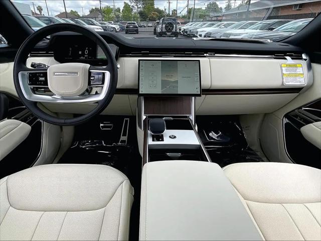 2026 Land Rover Range Rover P550e SE
