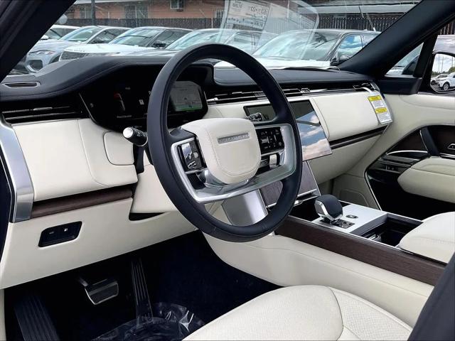 2026 Land Rover Range Rover P550e SE