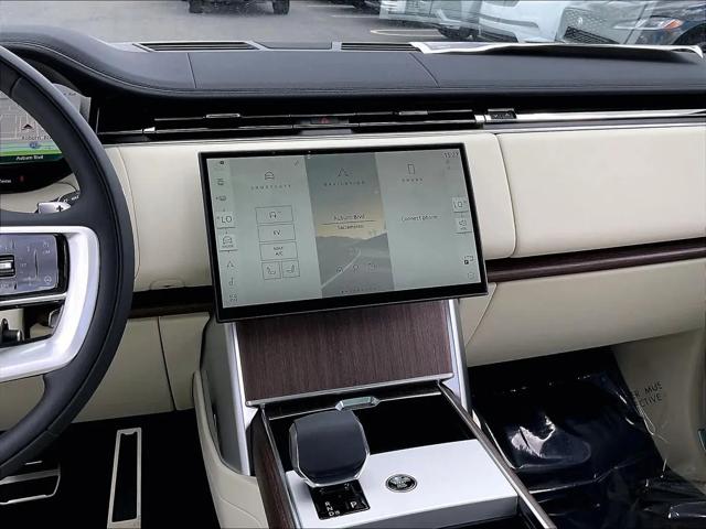 2026 Land Rover Range Rover P550e SE