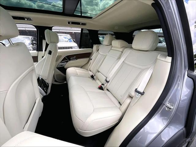 2026 Land Rover Range Rover P550e SE