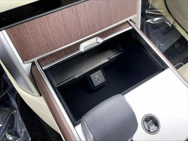 2026 Land Rover Range Rover P550e SE