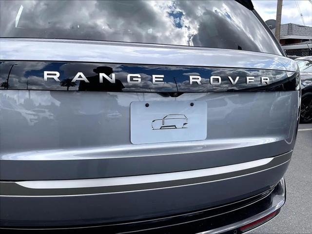 2026 Land Rover Range Rover P550e SE