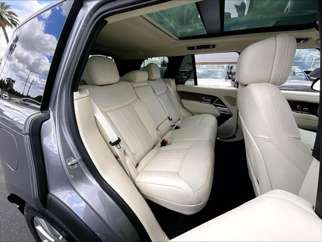 2026 Land Rover Range Rover P550e SE