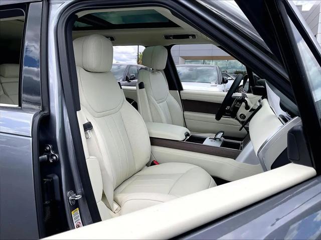 2026 Land Rover Range Rover P550e SE