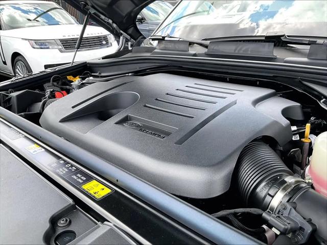 2026 Land Rover Range Rover P550e SE