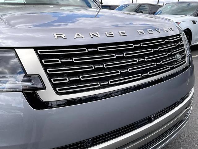 2026 Land Rover Range Rover P550e SE
