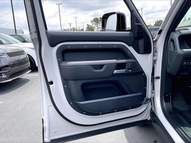 2026 Land Rover Defender P400 X-Dynamic SE