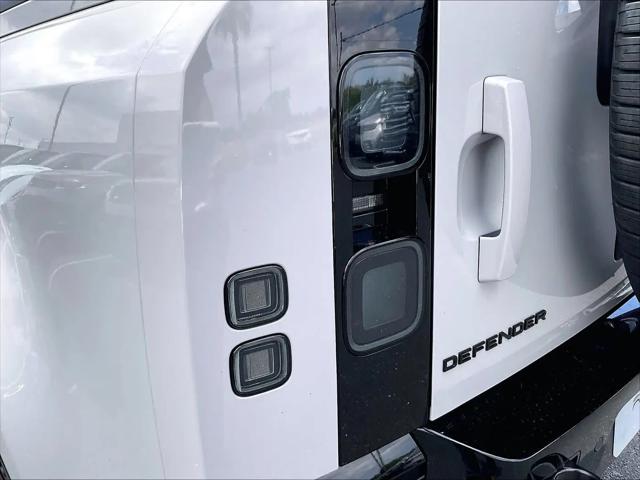 2026 Land Rover Defender P400 X-Dynamic SE
