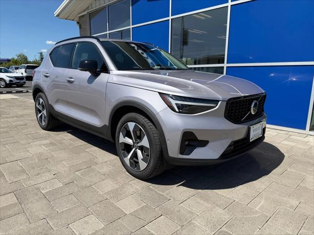 2026 Volvo XC40 Plus, B5 AWD Gas (mild hybrid), Dark