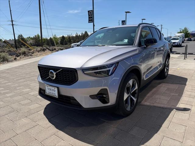 2026 Volvo XC40 Plus, B5 AWD Gas (mild hybrid), Dark
