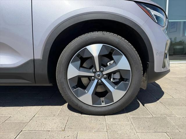 2026 Volvo XC40 Plus, B5 AWD Gas (mild hybrid), Dark
