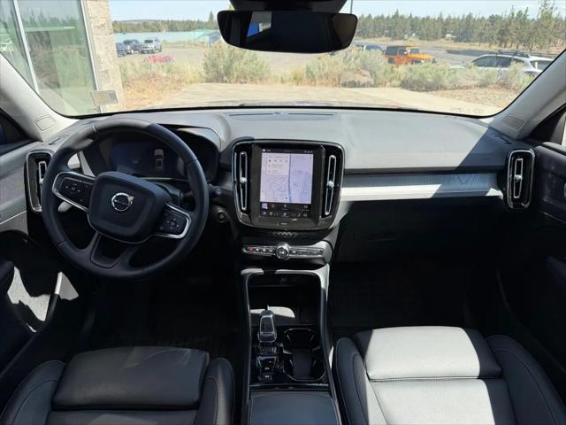 2026 Volvo XC40 Plus, B5 AWD Gas (mild hybrid), Dark