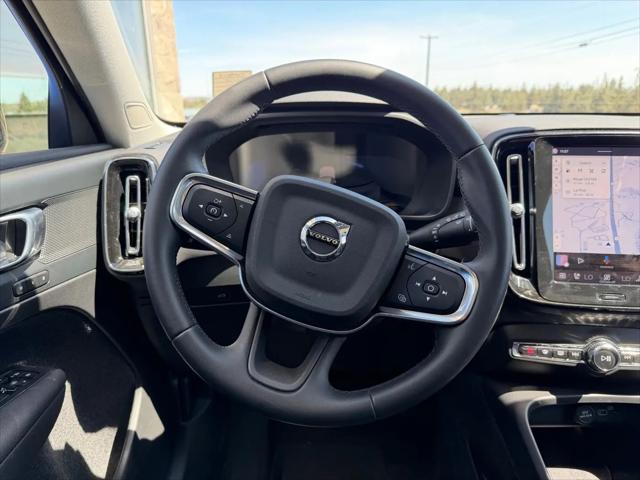 2026 Volvo XC40 Plus, B5 AWD Gas (mild hybrid), Dark