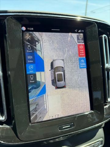 2026 Volvo XC40 Plus, B5 AWD Gas (mild hybrid), Dark