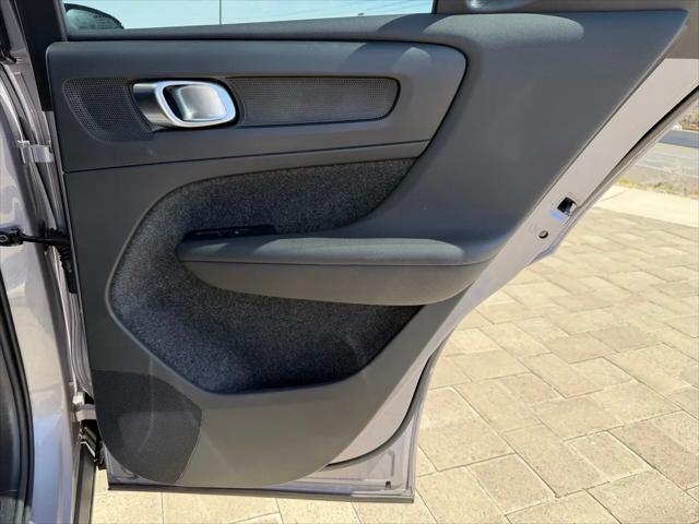 2026 Volvo XC40 Plus, B5 AWD Gas (mild hybrid), Dark