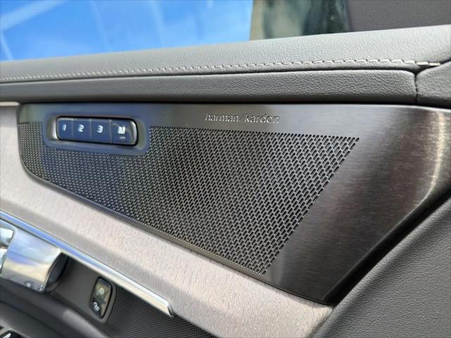 2026 Volvo XC90 Plug-In Hybrid Ultra Dark Theme, T8 AWD, Electric/Gasoline, 6 Seats