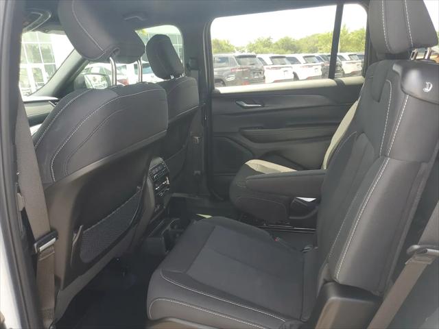 2026 Jeep Grand Cherokee L Laredo 4x2