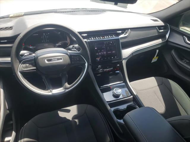 2026 Jeep Grand Cherokee L Laredo 4x2