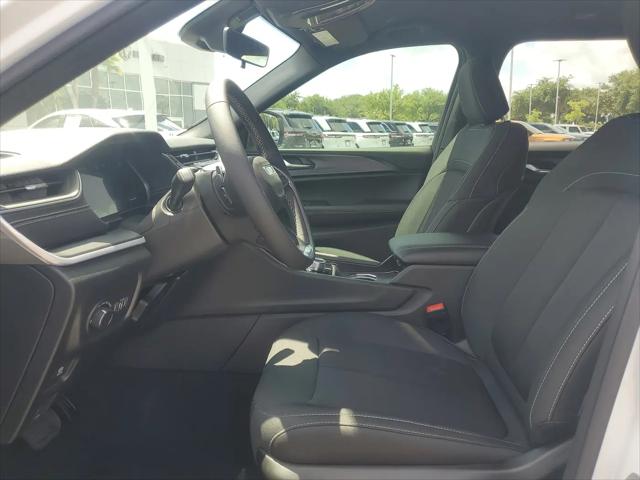 2026 Jeep Grand Cherokee L Laredo 4x2