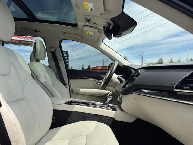 2016 Volvo XC90 T6 Momentum