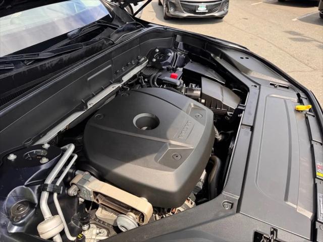 2016 Volvo XC90 T6 Momentum