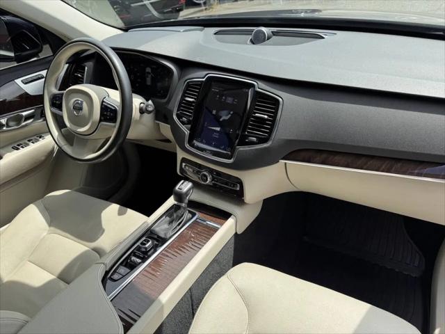 2016 Volvo XC90 T6 Momentum