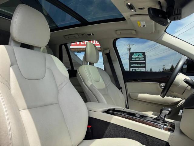 2016 Volvo XC90 T6 Momentum