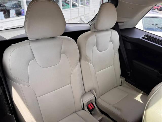 2016 Volvo XC90 T6 Momentum