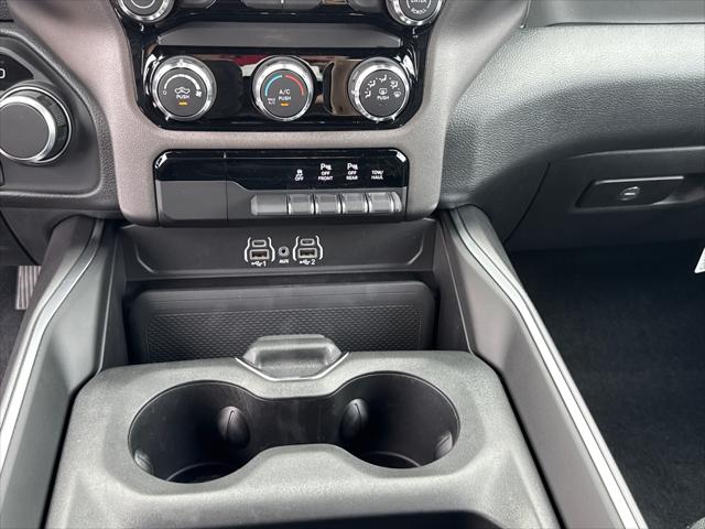2026 Ram 1500 Express Crew Cab 4x4 5'7" Box