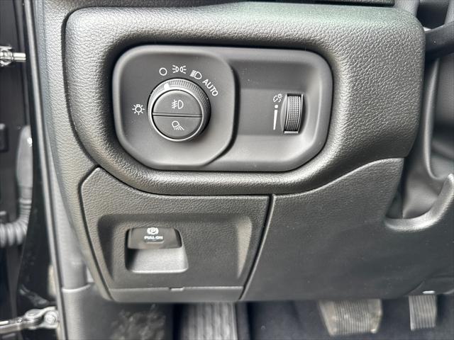 2026 Ram 1500 Express Crew Cab 4x4 5'7" Box