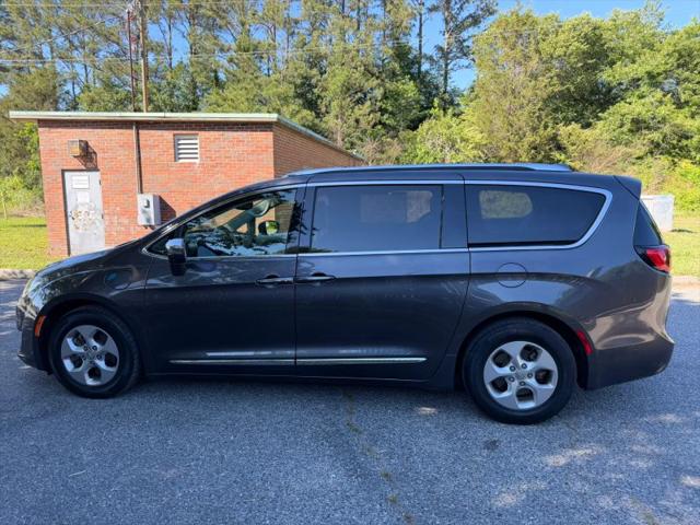 2017 Chrysler Pacifica Hybrid Platinum