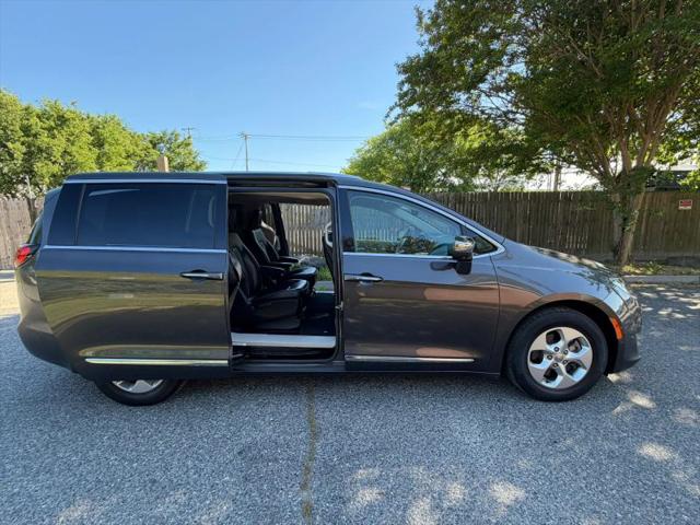 2017 Chrysler Pacifica Hybrid Platinum
