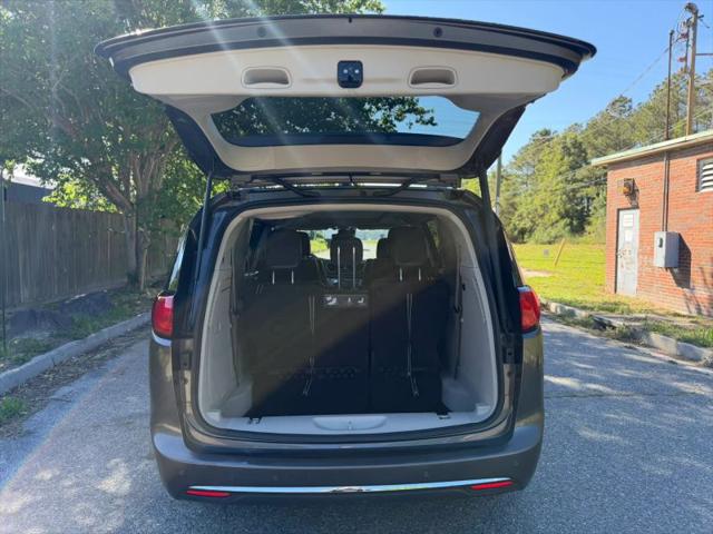2017 Chrysler Pacifica Hybrid Platinum