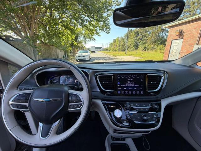 2017 Chrysler Pacifica Hybrid Platinum