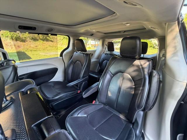 2017 Chrysler Pacifica Hybrid Platinum
