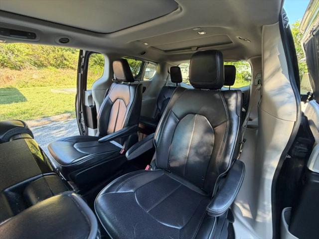 2017 Chrysler Pacifica Hybrid Platinum