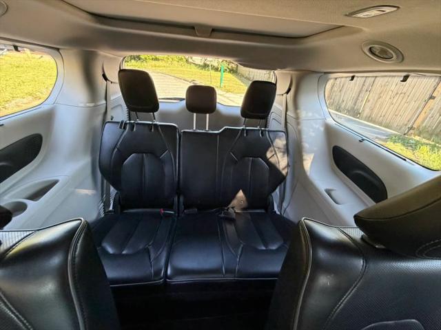 2017 Chrysler Pacifica Hybrid Platinum