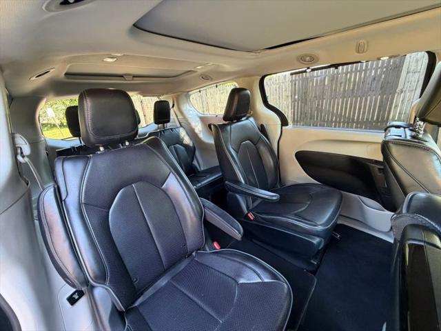 2017 Chrysler Pacifica Hybrid Platinum
