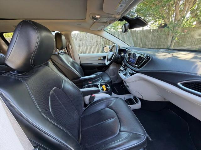 2017 Chrysler Pacifica Hybrid Platinum