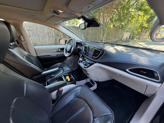 2017 Chrysler Pacifica Hybrid Platinum