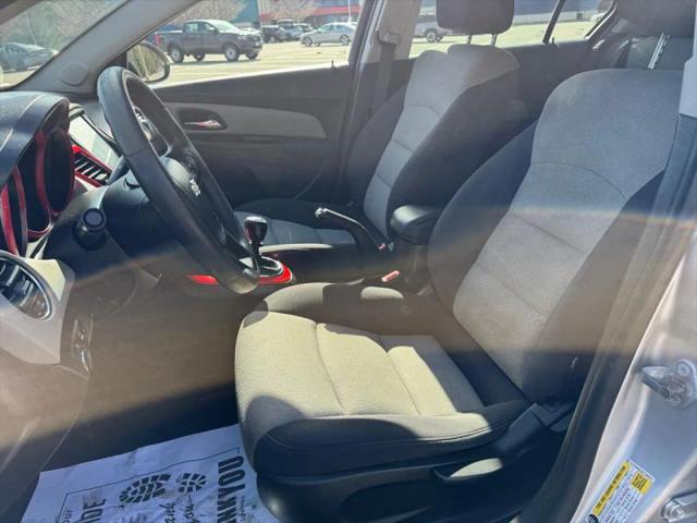 2013 Chevrolet Cruze LS Manual