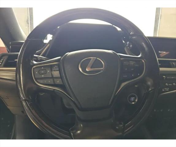 2019 Lexus ES 300h Luxury