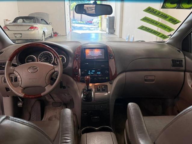 2005 Toyota Sienna XLE
